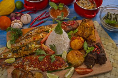 Endonezya mutfağı bir öğle yemeği ayarla