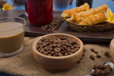 kahve ve soğuk bira ve snack