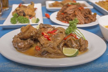 Öğle yemeği menüsü Endonezya mutfak