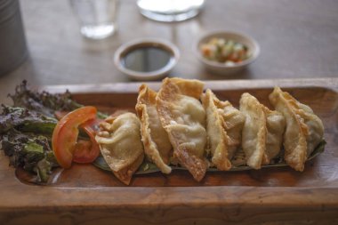 atıştırma için tavuk böreği