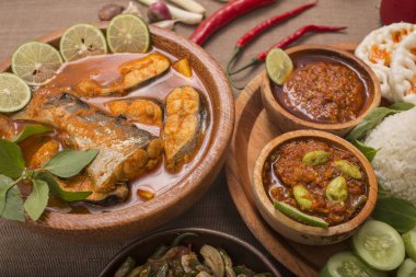 Endonezya öğle yemeği menüsü balık 