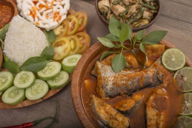 Endonezya öğle yemeği menüsü balık 