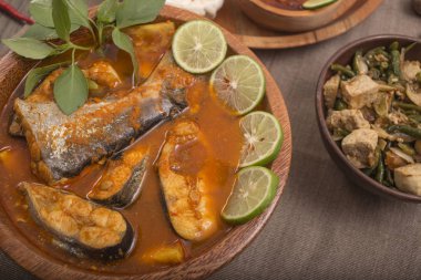 Endonezya öğle yemeği menüsü balık 