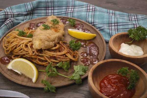 Ikan Dan Kentang Goreng Untuk Makan Siang — Stok Foto