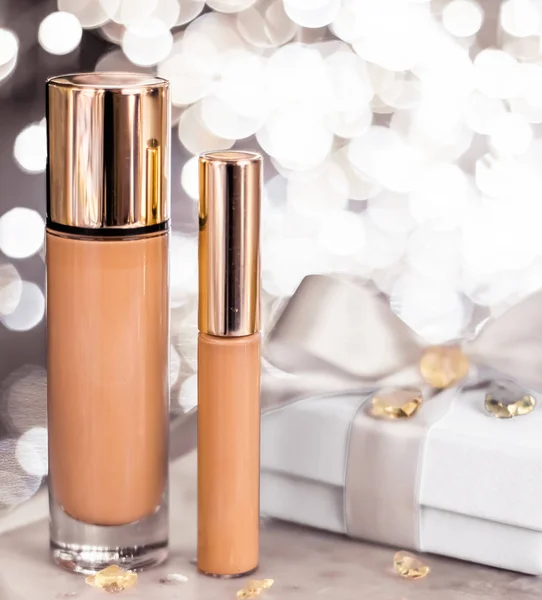 Holiday make-up foundation base, concealer and white gift box, l — Stock Photo, Image
