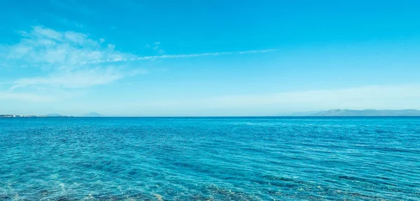 Όμορφη θέα σε μια θάλασσα ακτή, ταξίδι φόντο — Φωτογραφία Αρχείου