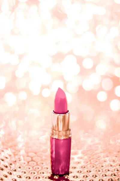 Lápiz labial rosa sobre oro rosa Navidad, Año Nuevo y San Valentín D — Foto de Stock