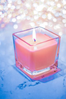 Noel 'de mercan aromalı mum ve yeni yıl ışıltısı geri tepti