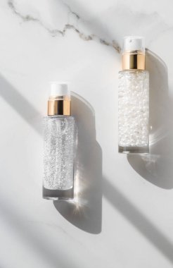 Cilt bakım serumu ve jel şişesi, nemlendirici losyon ve kaldırma 