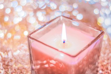 Noel 'de mercan aromalı mum ve yeni yıl ışıltısı geri tepti