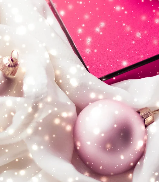Christmas magic holiday background, festive baubles, pink vintag — Stock Photo, Image