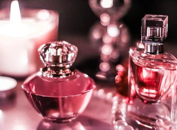 Perfume bottle and vintage fragrance on glamour vanity table at — Stock Photo, Image