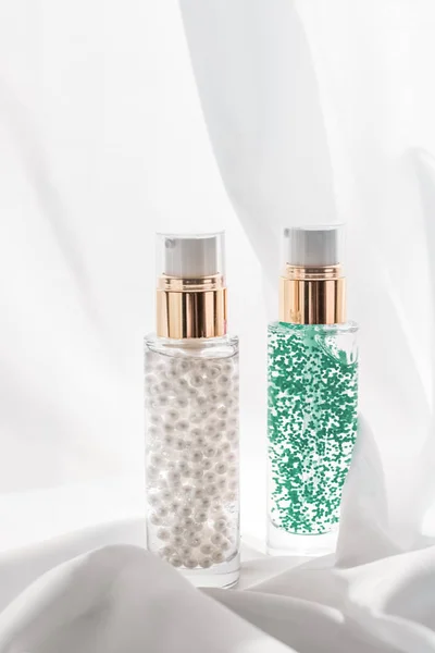 Huidverzorging serum en make-up primer gel fles, hydraterende lotio — Stockfoto