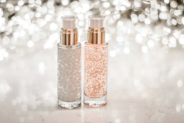 Holiday make-up base gel, serum emulsie, lotion fles en silv — Stockfoto