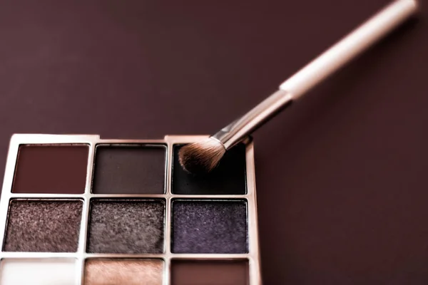 Eyeshadow palette and make-up brush on chocolate background, eye — Stock Photo, Image