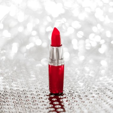 Gümüş Noel 'de kırmızı ruj, Yeni Yıl ve Sevgililer Günü