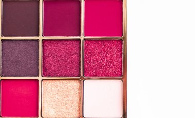 Mermer arka planda göz farı paleti, makyaj ve kozmetik p