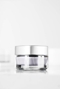 Hassas cilt için güzellik kremi, lüks kaplıca.