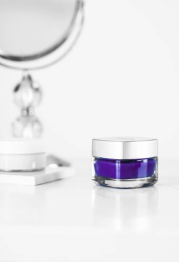 Hassas cilt için güzellik kremi, lüks kaplıca.