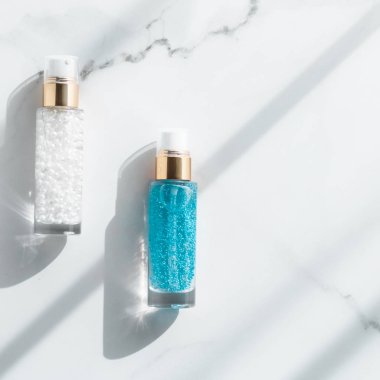 Cilt bakım serumu ve jel şişesi, nemlendirici losyon ve kaldırma 