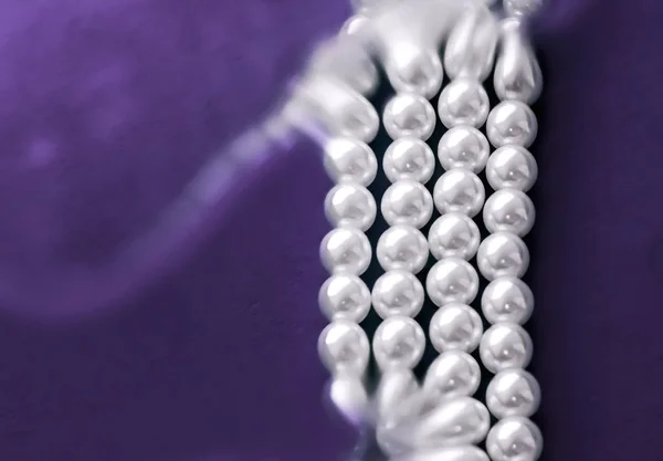 Coastal jewellery fashion, pearl necklace under purple water bac — Stock Photo, Image