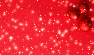 Kar glitter, lüks wi ile kırmızı arka plan üzerinde Noel baubles