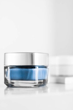 Hassas cilt için güzellik kremi, lüks kaplıca.