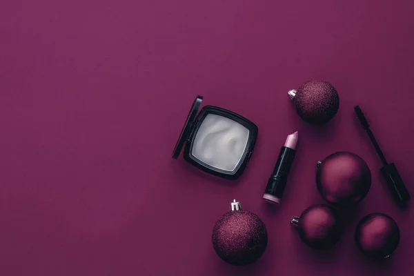 Make-up a kosmetické soupravy pro kosmetickou značku Christmas sal — Stock fotografie