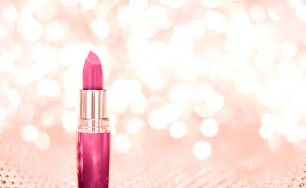 Lápiz labial rosa sobre oro rosa Navidad, Año Nuevo y San Valentín D — Foto de Stock