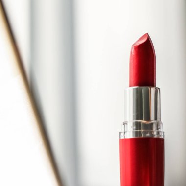 Kozmetik, makyaj malzemeleri mermer makyaj masasında, ruj.,