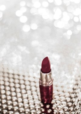 Gümüş Noel 'de çikolatalı ruj, Yeni Yıl ve Sevgililer Günü