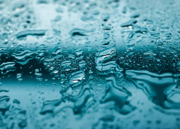Vatten konsistens abstrakt bakgrund, aqua droppar på turkos glas — Stockfoto