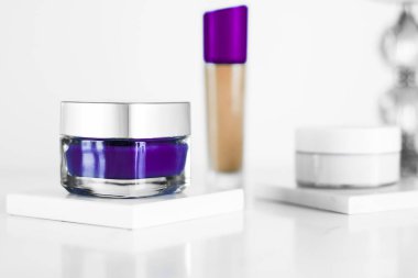 Hassas cilt için güzellik kremi, lüks kaplıca.