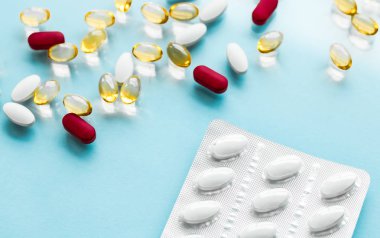 Beslenme için haplar ve kapsüller, yaşlanmayı önleyen güzellik takviyesi.