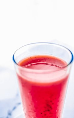 Bardakta meyve suyu, diyet için chia ile vejetaryen smoothie.