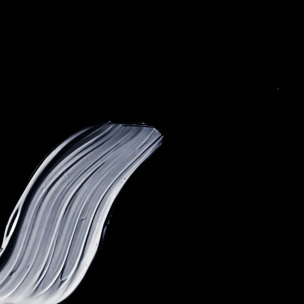 Pincelada plateada textura aislada sobre fondo negro , — Foto de Stock
