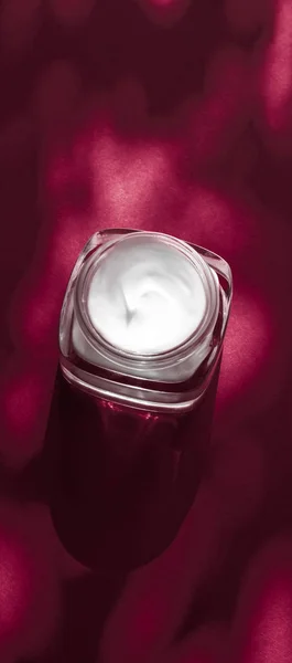 Feuchtigkeitsspendende Beauty-Gesichtscreme für empfindliche Haut, Luxus-Spa-Co — Stockfoto