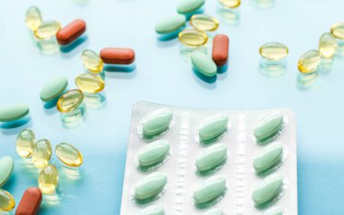 Beslenme için haplar ve kapsüller, yaşlanmayı önleyen güzellik takviyesi.