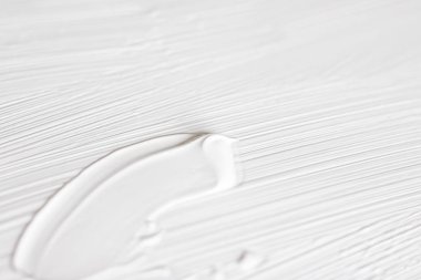 Kozmetik soyut doku arka planı, beyaz akrilik boya fırçası