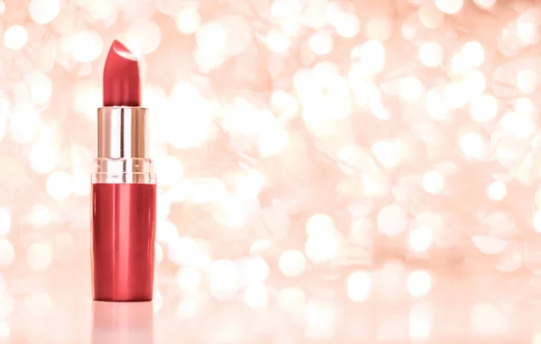 Koraal lippenstift op rose goud Kerstmis, Nieuwjaar en Valentijnsdag — Stockfoto