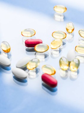 Beslenme için haplar ve kapsüller, yaşlanmayı önleyen güzellik takviyesi.