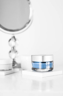 Hassas cilt için güzellik kremi, lüks kaplıca.