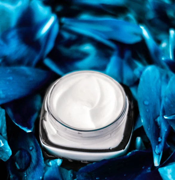 Mavi çiçek çantasındaki yüz derisi için lüks yüz kremi nemlendiricisi