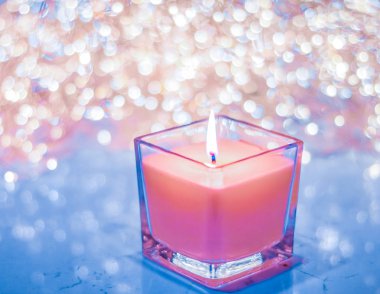 Noel 'de mercan aromalı mum ve yeni yıl ışıltısı geri tepti