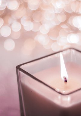 Noel 'de çikolata aromalı mum ve yeni yıl sim torbası