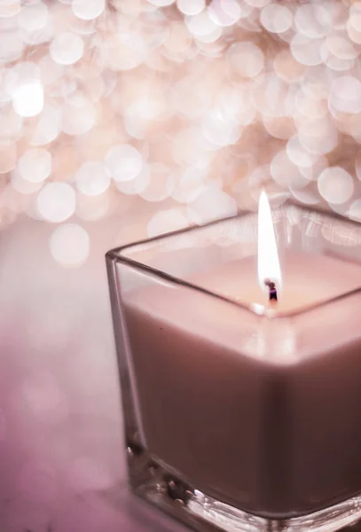 Schokolade aromatische Kerze auf Weihnachten und Neujahr glitter bac — Stockfoto