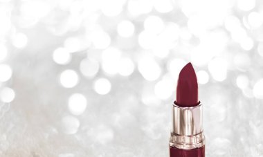 Gümüş Noel 'de çikolatalı ruj, Yeni Yıl ve Sevgililer Günü