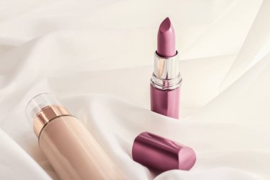 Bej tonal krem şişesi makyaj sıvısı temel ve pembe 