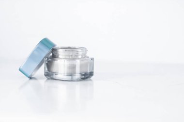 Güzellik maskesi, lüks nemlendirici kozmetik ürün.