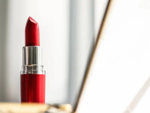 Kosmetik, Make-up-Produkte auf Marmor-Schminktisch, Lippenstift, — Stockfoto